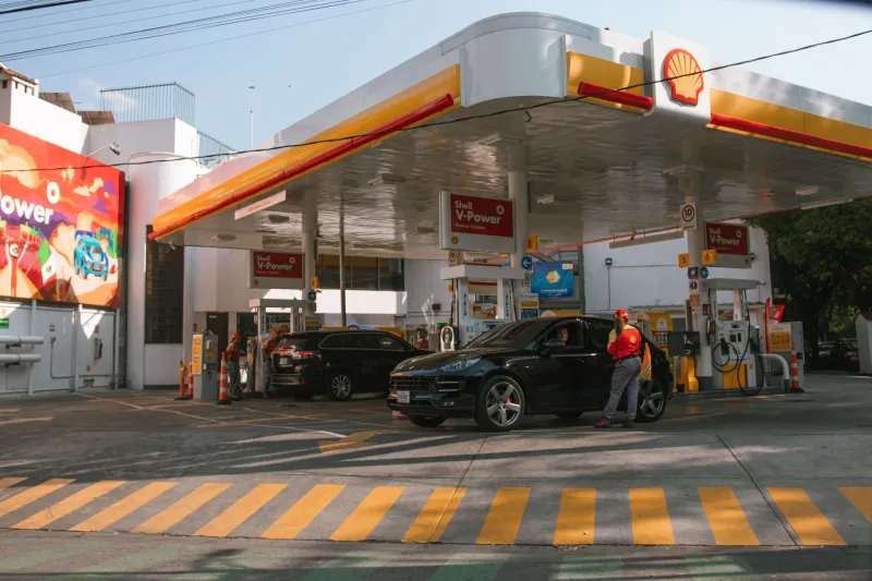 Full Service: The Lost World of the American Gas Station